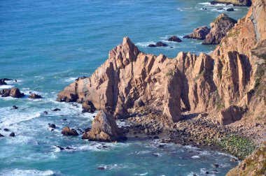 Portekiz 'in Lizbon Bölgesi Sintra kasabasındaki Avrupa anakarasının en batı noktası olan Cabo da Roca' daki Rocky Cliff..