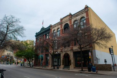 San Antonio şehir merkezindeki 315 E Commerce Caddesi 'ndeki tarihi ticari binalar, Teksas TX, ABD. 