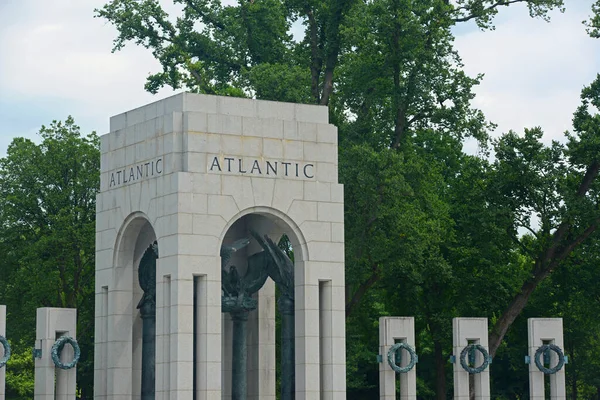 Atlantbågen Vid Andra Världskrigets Minnesmärke Över National Mall Washington Usa — Stockfoto