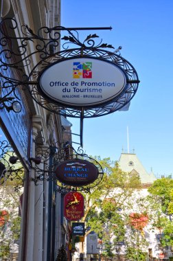 Eski Quebec Şehri Dünya Mirası Alanı, Quebec QC, Kanada 'da Buade Sokağı 43 numaradaki Office de Promotion du Tourisme.. 