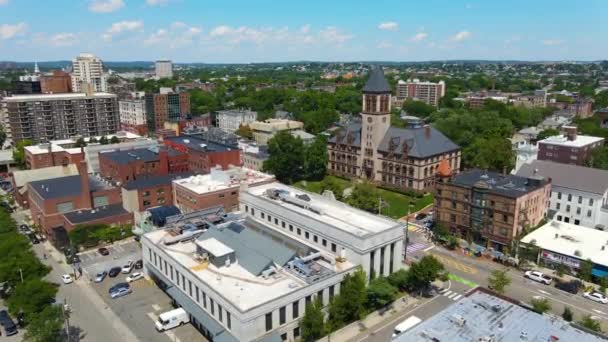 Cambridge City Hall Hava Görüntüsü Cambridge Şehir Merkezindeki Massachusetts Bulvarı — Stok video