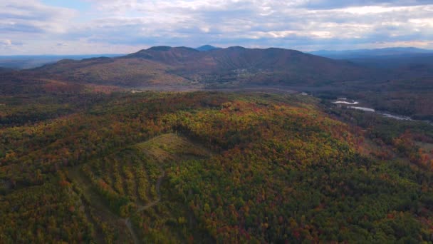 Ragged Mountain Resort Ski Area Aerial View Fall Foliage Town — Stock Video