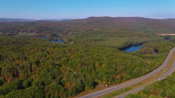 Pemigewasset River Interstate Highway Aerial View Exit Fall Foliage Town — Vídeo de stock