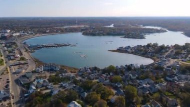 Nantasket Plajı, Weir Nehri ve Hingham Körfezi Aeral Manzaralı Hull, Massachusetts MA, ABD 'de sonbahar yeşillikleri.