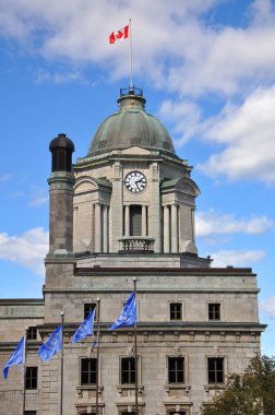 Kanada 'nın Quebec QC, Kanada' daki Louis S. St Laurent Binası 'ndaki Kanada Postanesi. Eski Quebec Şehri UNESCO 'nun Dünya Mirası Bölgesi.