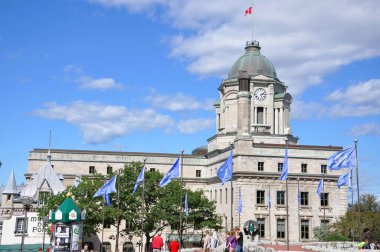 Kanada 'nın Quebec QC, Kanada' daki Louis S. St Laurent Binası 'ndaki Kanada Postanesi. Eski Quebec Şehri UNESCO 'nun Dünya Mirası Bölgesi.