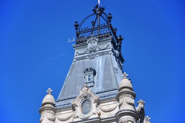 Quebec Parlamento Binası 1886 yılında Quebec City, Quebec QC, Kanada 'da inşa edilen İkinci İmparatorluk mimarisidir. Tarihi Quebec Şehri UNESCO 'nun Dünya Mirası Alanıdır.. 