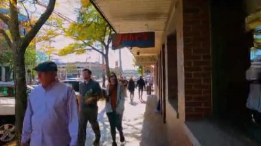 Portland Rıhtımı Ticaret Caddesi 'nin Portland, Maine ME, ABD' deki Old Port şehrindeki yürüyüş turunun zaman aşımı..