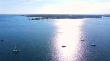 Fort McClary ve Pepperrell Koyu 'nun panoramik hava manzarası Kittery Point' teki Portsmouth Limanı 'ndaki Piscataqua Nehri' nde, Maine ME, ABD. 