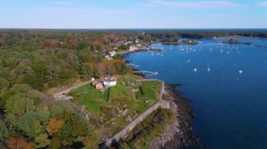 Fort McClary hava görüntüsü sonbaharda Piscataqua Nehri 'nde Kittery Point' teki Portsmouth Limanı 'nda, Maine ME, ABD. 