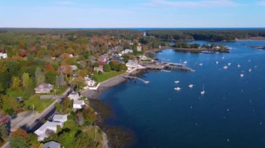 Pepperrell Koyu hava görüntüsü, Kittery Point 'teki Portsmouth Limanı' ndaki Piscataqua Nehri 'nde, Maine ME, ABD. 