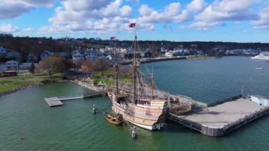 Mayflower II, Massachusetts MA, Amerika Birleşik Devletleri 'nin Plymouth kentine demirlemiş 17. yüzyıldan kalma Mayflower gemisinin bir kopyası.. 
