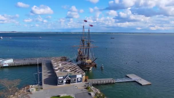 五月花二号 Mayflower 是17世纪 五月花号 轮船的翻版 停泊在美国马萨诸塞州普利茅斯市 — 图库视频影像