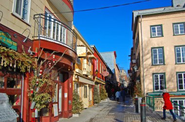 Rue du Petit Champlain Caddesi 'ndeki tarihi Fransız tarzı ticari bina Eski Quebec Şehri Dünya Mirası Sitesi, Quebec QC, Kanada. 