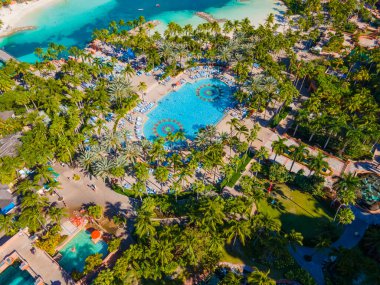 Bahamalar 'daki Cennet Havuzu ve Atlantis Tatil Köyü' nde Kraliyet Havuzu..