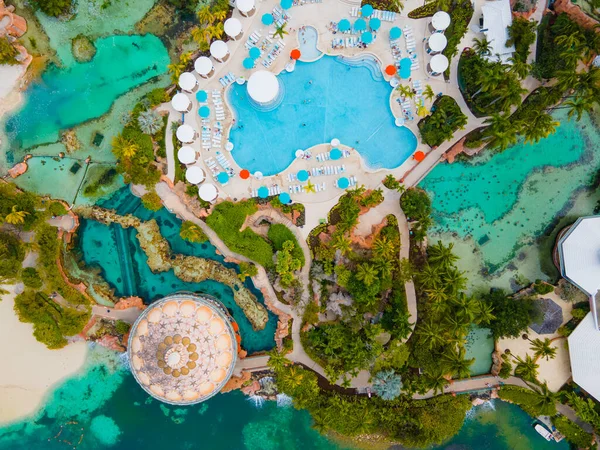 パラダイス島 バハマのアトランティスリゾート空中ビューのコーラルプールとプレデターラグーン — ストック写真