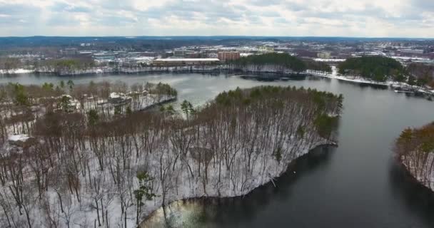 Letecký Pohled Jezero Cochituate Zimě Sněhem Cochituate State Park Městě — Stock video