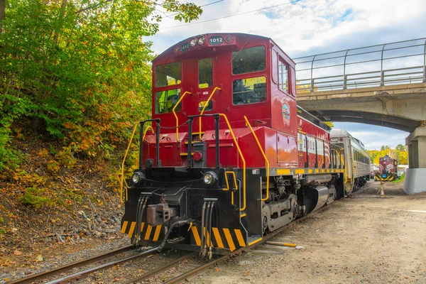 Winnipesaukee Scenic Railroad Emd Sw1000 Diesel Locomotive 1012 Meredith Station — ストック写真