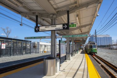 Boston Metro MBTA Union Square istasyonu Somerville, Massachusetts MA, ABD 'de Union Square' de. İstasyon, Mart 2022 'de açılan Yeşil Hat uzantısının bir parçasıdır..