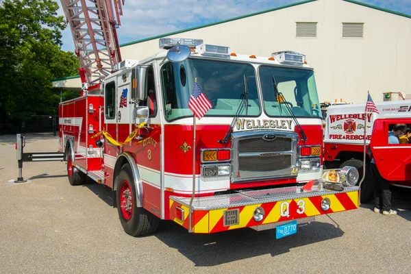 Wellesley Ciudad Quint Camión Bomberos Con Escalera Extendida Wellesley Departamento — Foto de Stock