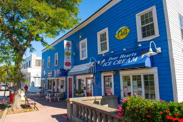 親愛なるハートアイスクリームは 米国マサチューセッツ州クランストンのポーツキセット村にある2218 Board Streetの歴史的な商業ビルにあります — ストック写真