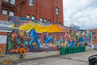 ABD 'nin New Hampshire NH, Nashua şehir merkezindeki Ana Cadde yakınlarındaki Pozitif Sokak Sanatları Duvarı. 