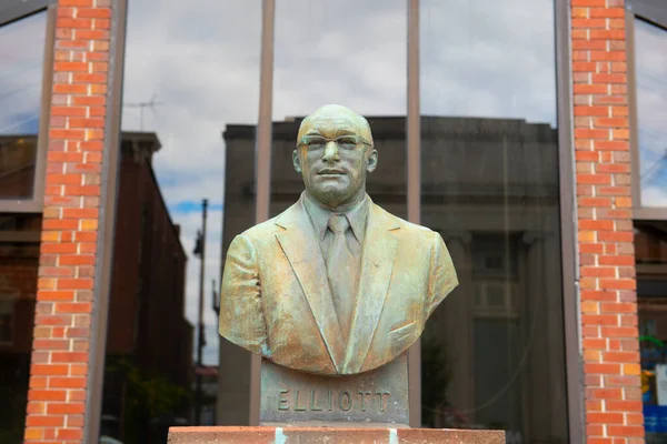 Lawrence Larry Elliott Statue Main Street Historic Downtown Nashua New — Foto Stock