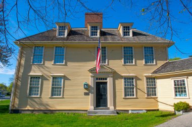 Buckman Tavern is a historic American Revolutionary War site built in 1710 at 1 Bedford Street in historic town center of Lexington, Massachusetts MA, USA. 
