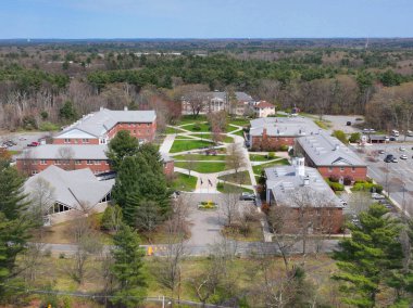 Middlesex Community College Bedford Kampüsü 591 Springs Road 'daki Bedford, Massachusetts MA, ABD.  