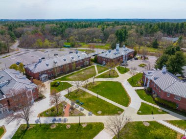 Middlesex Community College Bedford Kampüsü 591 Springs Road 'daki Bedford, Massachusetts MA, ABD.  