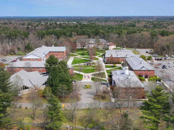 美国麻萨诸塞州贝德福德镇斯普林斯路591号Middlesex Community College Bedford Campus Aerial View — 图库照片