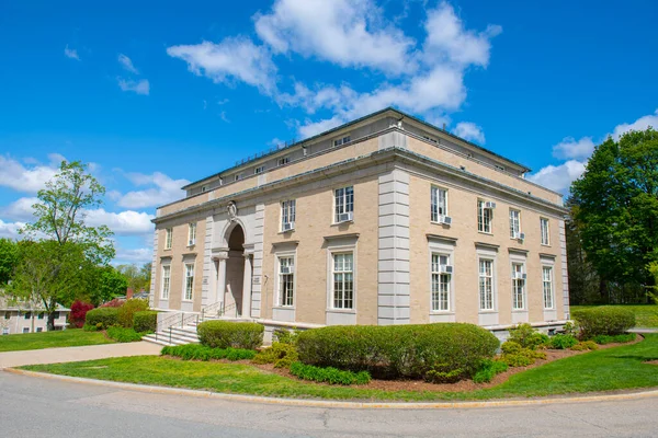 美国马萨诸塞州波士顿市布莱顿市波士顿大学布莱顿分校湖街3号的历史建筑 — 图库照片