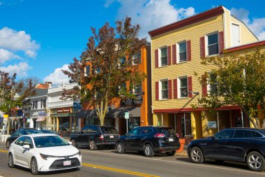 Plymouth, Massachusetts MA, ABD 'nin tarihi şehir merkezinde 7. Ana Cadde' deki tarihi ticari bina.. 