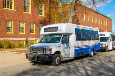 GATRA (Greater Attleboro Taunton Regional Transit Authority), ABD 'nin Massachusetts MA kentinin tarihi şehir merkezinde Court Caddesi üzerindeki otobüs.. 