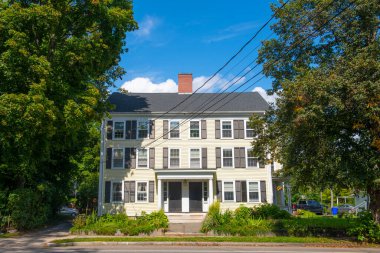 John Webber Simons Evi 1827 'de Bedford, Massachusetts MA, ABD' nin merkezindeki tarihi bölgede inşa edildi.. 