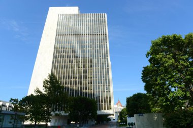 Ajans Binası, ABD 'nin New York eyaletinin Albany şehrinde Empire State Plaza' nın batı tarafında yer alan bir gökdelendir..