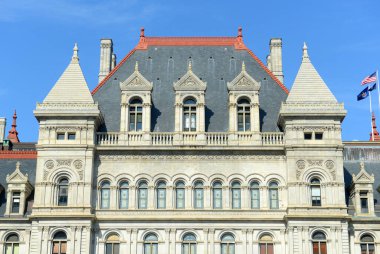 New York State Capitol binası Albany şehir merkezinde, New York, New York, ABD. Bu bina 1867 'de Romanesque Revival ve Neo-Rönesans tarzıyla inşa edildi..