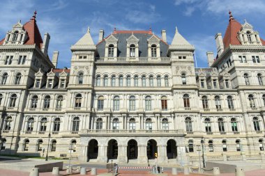 New York State Capitol binası Albany şehir merkezinde, New York, New York, ABD. Bu bina 1867 'de Romanesque Revival ve Neo-Rönesans tarzıyla inşa edildi..