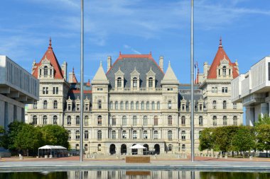 New York State Capitol binası Albany şehir merkezinde, New York, New York, ABD. Bu bina 1867 'de Romanesque Revival ve Neo-Rönesans tarzıyla inşa edildi..