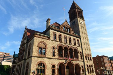 Albany Belediye Binası 1880 yılında Henry Hobson Richardson tarafından Richardson Romanesque tarzıyla inşa edilmiştir. Bina, ABD 'nin New York eyaletinin Albany şehrindeki Albany şehrinin yönetim merkezi olarak hizmet vermektedir..