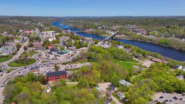 Memorial Bridge Flygfoto Över Kennebec River Historiska Centrum Augusta Maine — Stockvideo