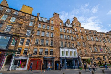 Edinburgh, İskoçya 'daki Royal Mile' da 361 High Street 'teki tarihi ticari bina. Eski Edinburgh kasabası 1995 yılından beri UNESCO 'nun Dünya Mirasları Alanıdır.. 