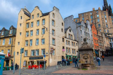 Edinburgh, İskoçya 'daki Royal Mile yakınlarındaki Grassmarket' teki tarihi ticari bina. Eski Edinburgh kasabası 1995 yılından beri UNESCO 'nun Dünya Mirasları Alanıdır.. 