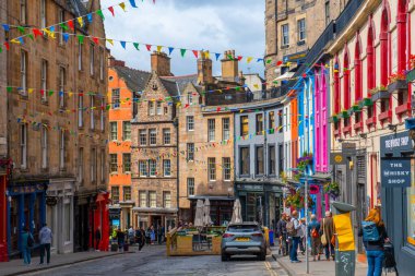 Edinburgh, İskoçya 'daki Royal Mile yakınlarındaki Victoria Caddesi' ndeki tarihi ticari bina. Eski Edinburgh kasabası 1995 yılından beri UNESCO 'nun Dünya Mirasları Alanıdır.. 