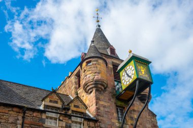 Edinburgh, İskoçya 'daki Royal Mile' da 163 Canongate Halk Hikayesi Müzesi. Eski Edinburgh kasabası 1995 yılından beri UNESCO 'nun Dünya Mirasları Alanıdır.. 