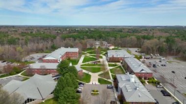 Middlesex Community College Bedford Kampüsü 591 Springs Road 'daki Bedford, Massachusetts MA, ABD.  