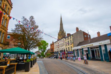 Preston, Lancashire, İngiltere 'deki tarihi şehir merkezindeki 141 Church Street ve Preston Minster kilisesindeki eski Bull tarihi binası.. 