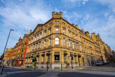 Sör Thomas Oteli tarihi Liverpool Bankası binasında 24 Sör Thomas Caddesi 'ndeki Liverpool, Merseyside, İngiltere' nin merkezindeki Victoria Caddesi 'nde.. 