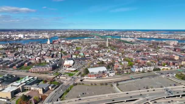 Boston Centrum Finansdistrikt Skyline Och Leonard Zakim Bridge Antenn Utsikt — Stockvideo