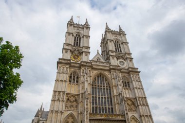 Westminster Abbey, İngiltere 'nin başkenti Londra' da Westminster 'da Westminster Sarayı' nın yanında yer almaktadır. Bu kilise 1987 'den beri UNESCO Dünya Mirasları Alanıdır.. 